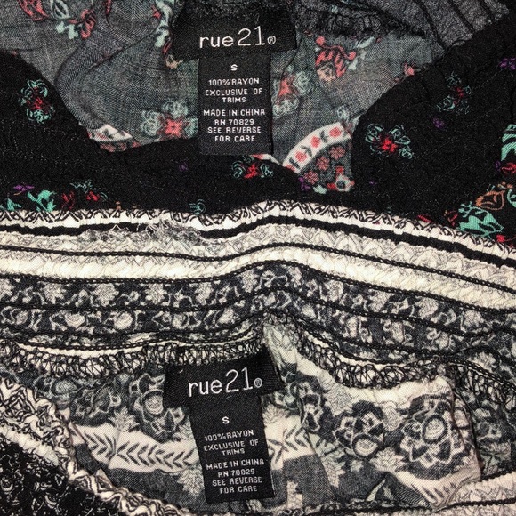 2 Pair Rue 21 Patterned Shorts - Picture 4 of 5